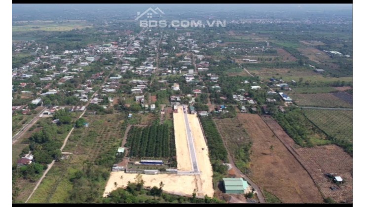 CHỦ ĐANG NGỘP TIỀN CẦN BÁN NGAY LÔ ĐẤT GẦN QUỐC LỘ 1A, GẦN KHU CÔNG NGHIỆP, SỔ ĐỔ CẦM TAY, GIÁ CHỈ 900TR/NỀN